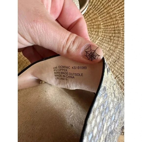 Women’s size 6 snakeskin Sandals - Picture 6 of 7